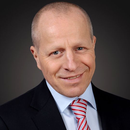 „Unternehmenskultur als reinen Feelgood-Faktor zu begreifen ist der falsche Ansatz“, sagt Mathias Kesting, Senior Partner im Bereich Leadership & Talent Development bei Korn Ferry zur Studie „Real World Leadership“. „Unternehmenskultur als reinen Feelgood-Faktor zu begreifen ist der falsche Ansatz“, sagt Mathias Kesting, Senior Partner im Bereich Leadership & Talent Development bei Korn Ferry zur Studie „Real World Leadership“.