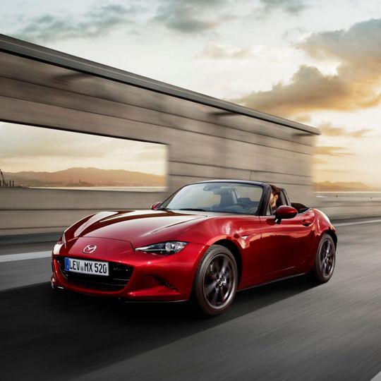 Der MX-5 ist nicht nur ein optisch gelungener, sondern auch ein leichter Sportler. Der MX-5 ist nicht nur ein optisch gelungener, sondern auch ein leichter Sportler.