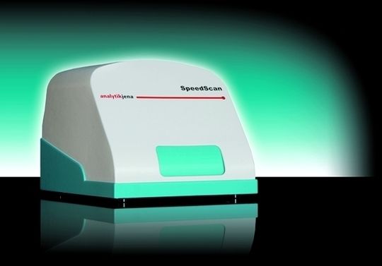 Abb. 1 Beschleunigt die Molekulardiagnostik: Speedscan, der PCR-Endpunktdetektor im Plattenreaderformat, ermöglicht die Auswertung bzw. Fluoreszenzmessung in jedem Well einer vollständig belegten 96er-Mikroplatte in 50 Sekunden. Abb. 1 Beschleunigt die Molekulardiagnostik: Speedscan, der PCR-Endpunktdetektor im Plattenreaderformat, ermöglicht die Auswertung bzw. Fluoreszenzmessung in jedem Well einer vollständig belegten 96er-Mikroplatte in 50 Sekunden.