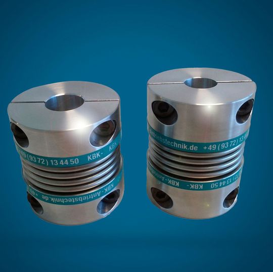 Die neuen KBK-Kupplungen sind rund 25 % kürzer und bis zu 60 % leichter als vergleichbare Metallbalgkupplungen. Die neuen KBK-Kupplungen sind rund 25 % kürzer und bis zu 60 % leichter als vergleichbare Metallbalgkupplungen.
