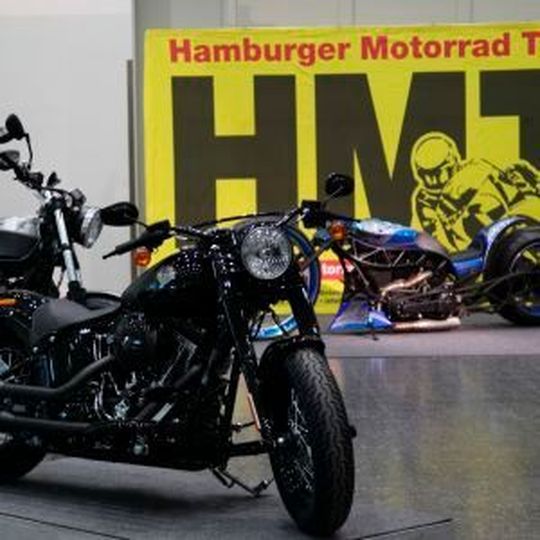 Mit einem Bilderbuchstart wurde die Saison erst in der Schweiz und dann in Hamburg eingeläutet. Mit einem Bilderbuchstart wurde die Saison erst in der Schweiz und dann in Hamburg eingeläutet.