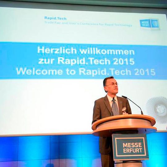 Neuer Fokus des Messe-Schwerpunkts „Additive Manufacturing und Bildung“ sind 2016 vor allem die Lehrkräfte. Neuer Fokus des Messe-Schwerpunkts „Additive Manufacturing und Bildung“ sind 2016 vor allem die Lehrkräfte.