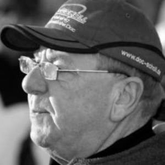 „Motorradfahren ist ein hervorragendes Anti-Aging-Rezept“, sagt Dr. Christoph Scholl (69), Rennarzt und Organisator des ADAC-Rennstreckentrainings. „Motorradfahren ist ein hervorragendes Anti-Aging-Rezept“, sagt Dr. Christoph Scholl (69), Rennarzt und Organisator des ADAC-Rennstreckentrainings.