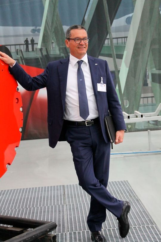 CEO Fausto Carboni ist der strategische Kopf bei Bonfiglioli und zuständig für neue Geschäftsentwicklungen. Hier posiert er im neu gebauten Produktionswerk in Hattingen. Nach der Übernahme von O&K Antriebstechnik hatten die Antriebsspezialisten aus Bologna dort in den vergangene Monaten rund 24 Millionen Euro investiert. CEO Fausto Carboni ist der strategische Kopf bei Bonfiglioli und zuständig für neue Geschäftsentwicklungen. Hier posiert er im neu gebauten Produktionswerk in Hattingen. Nach der Übernahme von O&K Antriebstechnik hatten die Antriebsspezialisten aus Bologna dort in den vergangene Monaten rund 24 Millionen Euro investiert.