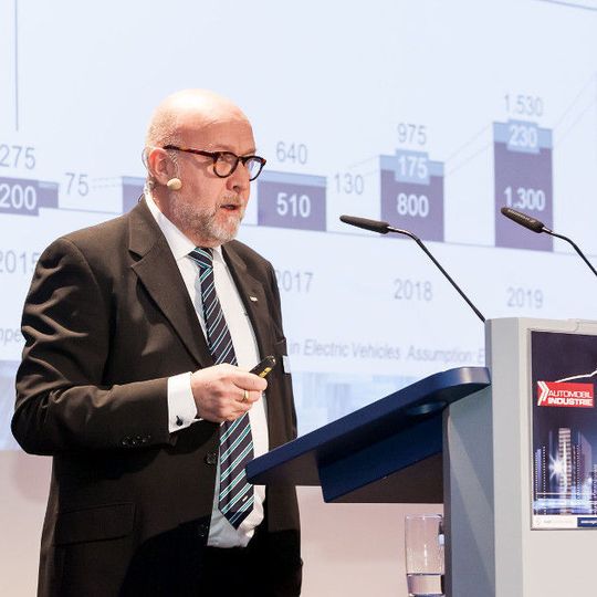 Lars Inge Arvidson von Sapa sieht noch viel Potenzial für den Leichtbauwerkstoff Alumnium im Fahrzeug; speziell in der E-Mobilität. Lars Inge Arvidson von Sapa sieht noch viel Potenzial für den Leichtbauwerkstoff Alumnium im Fahrzeug; speziell in der E-Mobilität.