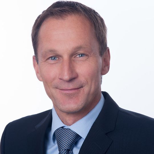 Michael Hahne (46) übernimmt zum 1. April 2016 die Leitung des Geschäftsbereichs Automotive als Vice President & General Manager. Michael Hahne (46) übernimmt zum 1. April 2016 die Leitung des Geschäftsbereichs Automotive als Vice President & General Manager.