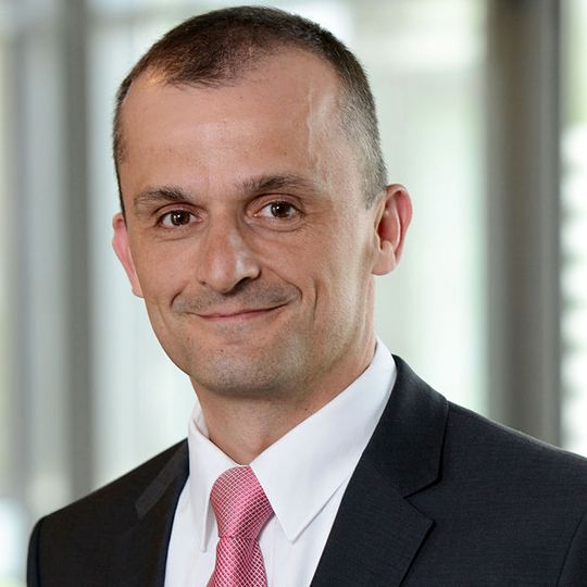 Matthias Zink (46), Leiter des Unternehmensbereichs Getriebesysteme, wird mit Wirkung zum 1. Januar 2017 zum Mitglied des Vorstands der Schaeffler AG bestellt. Matthias Zink (46), Leiter des Unternehmensbereichs Getriebesysteme, wird mit Wirkung zum 1. Januar 2017 zum Mitglied des Vorstands der Schaeffler AG bestellt.