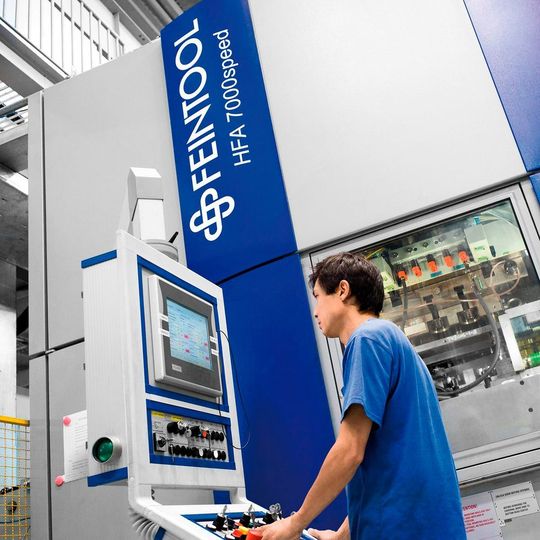 Produktivität rauf, Kosten runter: Eine HFA speed von Feintool kann den Output verdoppeln. Produktivität rauf, Kosten runter: Eine HFA speed von Feintool kann den Output verdoppeln.