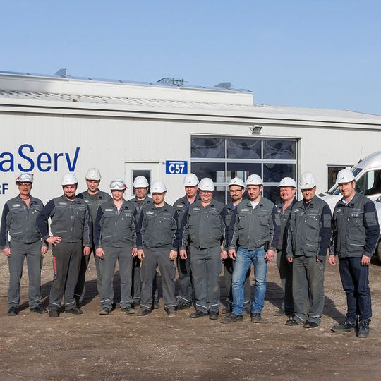 Mit der Kernmannschaft von rund zehn Mitarbeitern sowie einer eigenen Betriebsstätte inklusive Ersatzteillager ist Infraserv Gendorf Technik bei Wacker aktiv. Mit der Kernmannschaft von rund zehn Mitarbeitern sowie einer eigenen Betriebsstätte inklusive Ersatzteillager ist Infraserv Gendorf Technik bei Wacker aktiv.