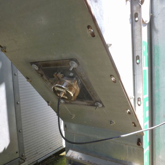 Der Feuchtesensor Litronic-FMS bestimmt die Kornfeuchte in Getreidetrocknungsanlagen Der Feuchtesensor Litronic-FMS bestimmt die Kornfeuchte in Getreidetrocknungsanlagen