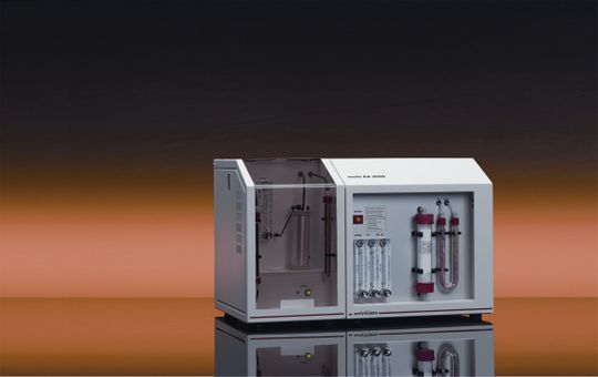 Abb. 1 Zur Chlorbestimmung in Silikatgesteinen eingesetzt: Der Elementaranalysator multi EA 2000 von Analytik Jena. Abb. 1 Zur Chlorbestimmung in Silikatgesteinen eingesetzt: Der Elementaranalysator multi EA 2000 von Analytik Jena.