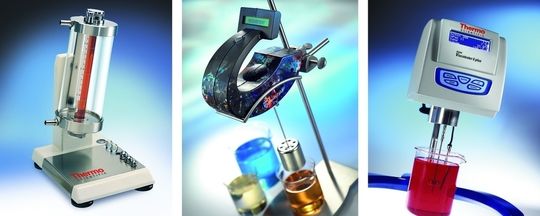 Abb. 1 Viskosimeter für die Qualitätskontrolle: Kugelfallviskosimeter nach Höppler (oben), Thermo Scientific Rotationsviskosimeter Haake Viscotester 1 plus und 2 plus mit Einknopfbedienung (Mitte), ISO 2555 konformes Thermo Scientific Rotationsviskosimeter Haake Viscotester 6 plus und 7 plus mit 21 Drehzahlstufen (unten). Abb. 1 Viskosimeter für die Qualitätskontrolle: Kugelfallviskosimeter nach Höppler (oben), Thermo Scientific Rotationsviskosimeter Haake Viscotester 1 plus und 2 plus mit Einknopfbedienung (Mitte), ISO 2555 konformes Thermo Scientific Rotationsviskosimeter Haake Viscotester 6 plus und 7 plus mit 21 Drehzahlstufen (unten).