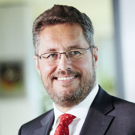 Der 59-jährige Manager Dr. Karl-Ulrich Köhler wurde vom Inhaber Friedhelm Loh zum 1. Juli 2016 zum CEO der Rittal International Stiftung sowie zum Vorsitzenden der Geschäftsführung von Rittal berufen. Der 59-jährige Manager Dr. Karl-Ulrich Köhler wurde vom Inhaber Friedhelm Loh zum 1. Juli 2016 zum CEO der Rittal International Stiftung sowie zum Vorsitzenden der Geschäftsführung von Rittal berufen.