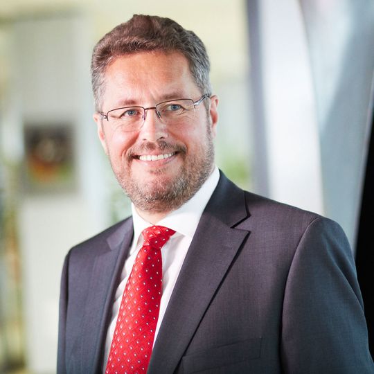 Dr. Karl-Ulrich Köhler wird die Verantwortung für alle Geschäftsbereiche von Rittal und die rund 10.000 Mitarbeiter des größten Unternehmens in der Friedhelm Loh Group übernehmen. Dr. Karl-Ulrich Köhler wird die Verantwortung für alle Geschäftsbereiche von Rittal und die rund 10.000 Mitarbeiter des größten Unternehmens in der Friedhelm Loh Group übernehmen.