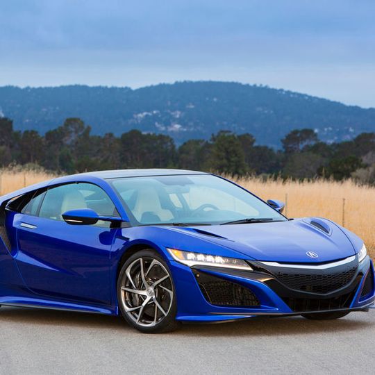 Zehn Jahre nach Produktionsende des letzten Modells kehrt der Honda NSX zurück. Zehn Jahre nach Produktionsende des letzten Modells kehrt der Honda NSX zurück.