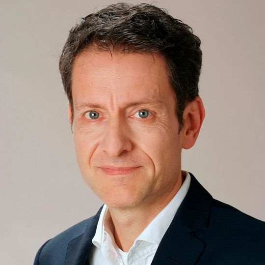 Lars Krüger bringt Erfahrung in den Bereichen E-Procurement und Business-Collaboration mit. Lars Krüger bringt Erfahrung in den Bereichen E-Procurement und Business-Collaboration mit.
