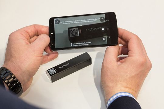 Das Kopierschutzmuster BitSecure lässt sich per Smartphone-App erfassen und überprüfen. Das Kopierschutzmuster BitSecure lässt sich per Smartphone-App erfassen und überprüfen.