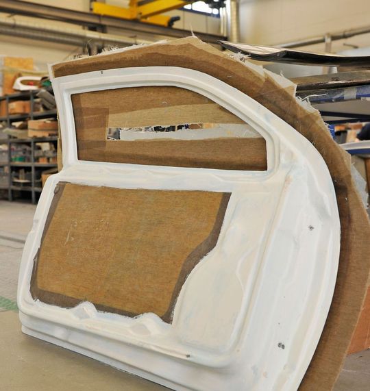 Henry Ford zeigte 1941 eine naturfaserverstärkte Autokarosserie. Der Trabant aus der ehemaligen DDR nahm die Idee auf. Heute rücken Jute, Hanf, Flachs oder Sisal auch wieder in den Fokus der Automobilteileentwicklung. Hier ein Beispiel von Faurecia für eine Pkw-Tür. Henry Ford zeigte 1941 eine naturfaserverstärkte Autokarosserie. Der Trabant aus der ehemaligen DDR nahm die Idee auf. Heute rücken Jute, Hanf, Flachs oder Sisal auch wieder in den Fokus der Automobilteileentwicklung. Hier ein Beispiel von Faurecia für eine Pkw-Tür.