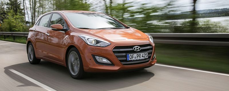 Hyundai hat seinem Erfolgsmodell i30 ein Facelift spendiert. Wir fuhren das Modell mit 100kW/136 PS und Sieben-Gang-Doppelkupplungsgetriebe.