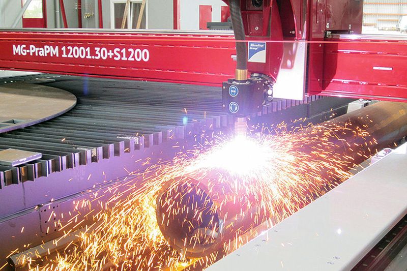Bearbeitung von Blechen, Rohren und Profilen an einer CNC-Maschine: Die MG-Baureihe kann neben dem Blechschneiden auch zur Bearbeitung von Rohren und Profilen genutzt werden – sei es zum Zuschnitt, Fasenschneiden oder Bohren, Gewinden und Senken.