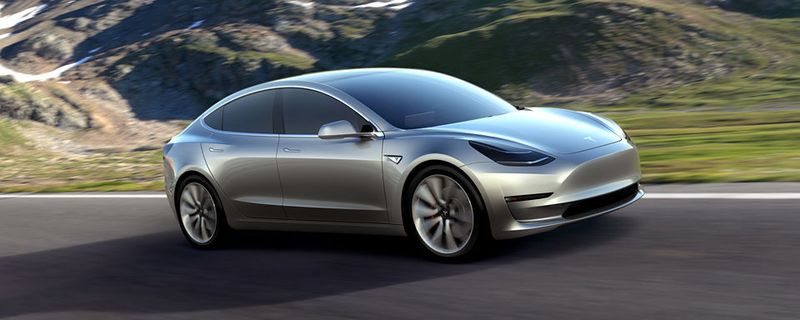 Der Elektroautohersteller Tesla hat sein erstes strombetriebenes Fahrzeug für den Massenmarkt vorgestellt.