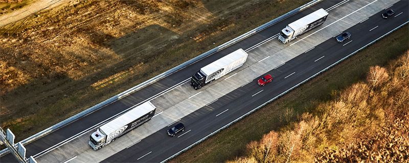 Daimler Trucks greift nach der Cloud: Der Nutzfahrzeugbereich investiert eine halbe Milliarde Euro in die vollständige Vernetzung der Lkw mit den Transportbeteiligten.