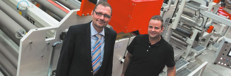 Michael Grohmann und Robert Kohne (v.l.n.r.) haben mit dem neuen Weg in der Antriebs- und Steuerungstechnik mehr Tempo in den Maschinenbau bekommen.