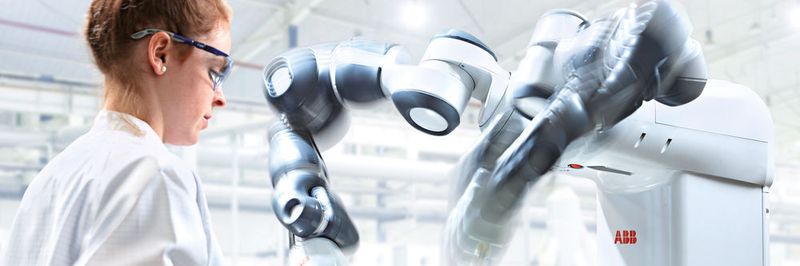 Kollaborative Roboter wie der Yumi von ABB sind dafür ausgelegt, mit Menschen Seite an Seite in einem ganz normalen Produktionsumfeld zu arbeiten.