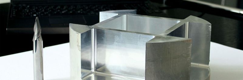 This sample workpiece demonstrates that it can be a short journey from the CAM program to the finished part, using the 5-axis tangent plane machining strategy with a conical barrel cutter.