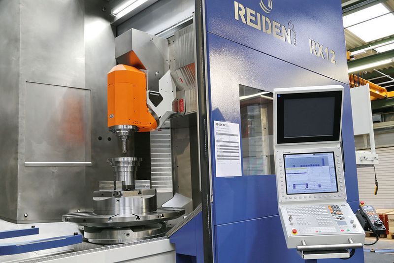 Auf seiner Hausausstellung präsentierte Reiden die neue RX12, ein 5-Achs-Bearbeitungszentrum mit sehr kleinem Platzbedarf bei grossem Bearbeitungsraum.
