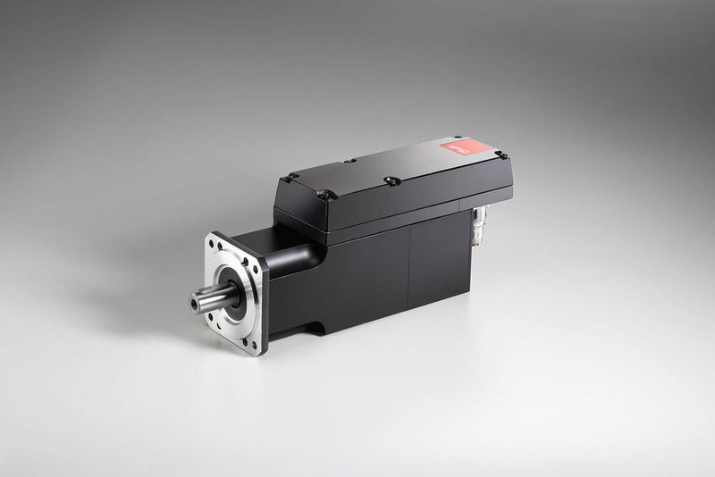 Der ISD 510 vereint Motor und Steuerelektronik in einem kompakten Gehäuse. Dadurch ist er in der Lage, beispielsweise Kurvenscheiben eigenständig zu berechnen und so optimale Bewegungen auch bei komplexen Formen zu fahren.