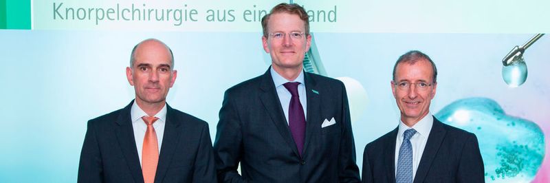 Freuen sich über deutliches Umsatzplus der Aesculap AG: Die Vorstandsmitglieder Dr. Dirk Freund, Prof. Dr. Hanns-Peter Knaebel und Dr. Joachim Schulz (v.l.n.r.).