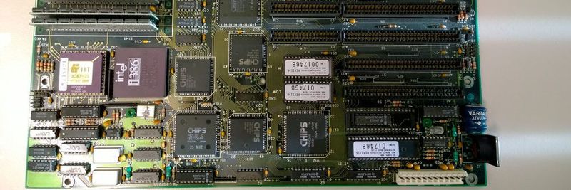 Das erste Exponat unseres virtuellen Hardware-Museums ist ein 25 Jahre als Intel 80386 nebst Coprozessor und Mainboard.