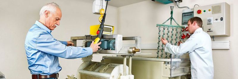 Für stark schöpfende Bauteile hat Harter eine spezielle druckluftfreie Abblastechnik als Ergänzung zu seiner Umlufttrocknung entwickelt.