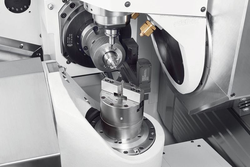 Die neue FZ08 MT Precision Plus – ausgelegt für mehr Genauigkeit und für eine flexible Fertigung ab Stange oder von Futterteilen.