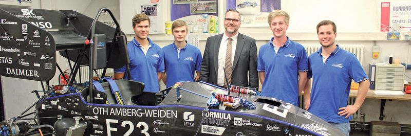 Gemeinsam entwickelten sie die neue Konstruktion des Fahrwerksstabilisators (v.l.): David Bürner, Philipp Hagn, Rudolf Buchner, Dominik Neuhardt und Thomas Faltermeier.