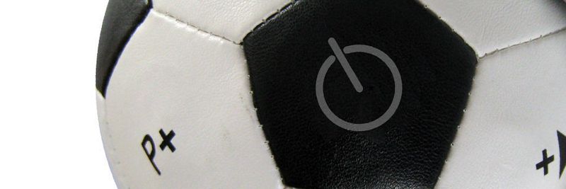 Für Väter mit Fußballambitionen gibt es bei www.radbag.de eine Universal-Fernbedienung in Fußballform für 17,95 Euro.
