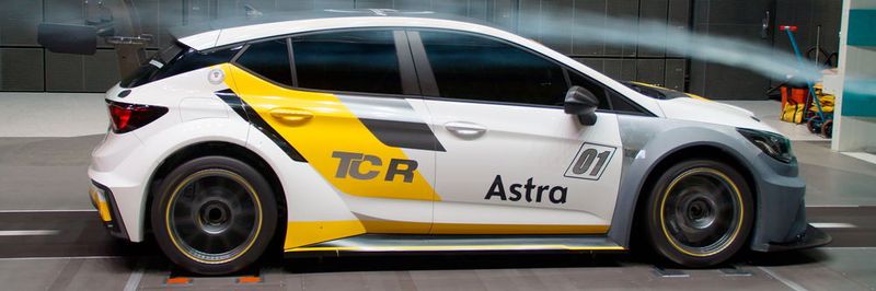 Nach dem ersten Testeinsatz des Astra TCR in Bahrain testet die Motorsportabteilung den Tourenwagen weiter. Die ersten regulären Auslieferungen werden zu Mitte der Saison erwartet.