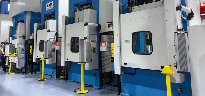 AP&T hat eine vollautomatische und integrierte Produktionsanlage für Aesculap zur Herstellung von Sterilbehältern für chirurgische Instrumente und sonstige Operationsgeräte entwickelt.