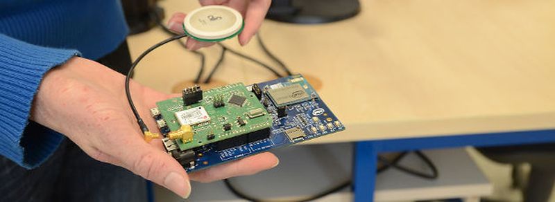 Das entwickelte GPS-Modul: Die GPS-Empfängerplatine ist hochpräzise, sie bestimmt die Position landwirtschaftlicher Maschinen zentimetergenau.