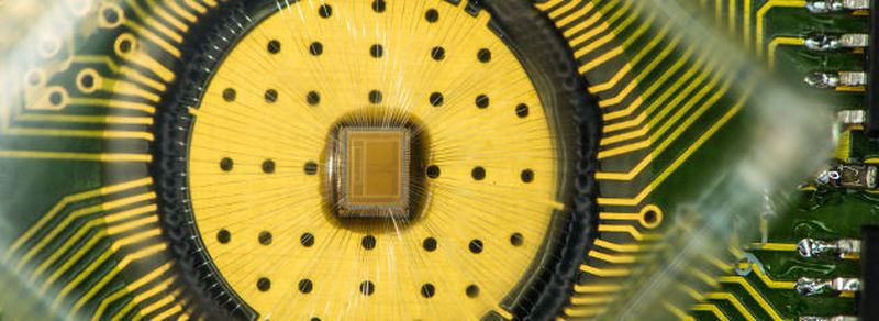 Bild des eingestzten PCM-Chips (Phase Change Memory): Mit der zuverlässigen Speicherung und Erhaltung von drei Datenbits pro Zelle haben Wissenschaftler von IBM Research in Rüschlikon bei Zürich einen wichtigen Meilenstein in der Entwicklung von Phasenwechselspeichern demonstriert.