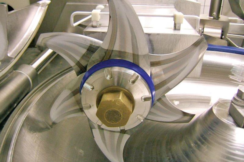 Kuttermesser für Fleischereimaschinen können durch qualitatives Laserhärten eine deutlich längere Lebensdauer erhalten.
