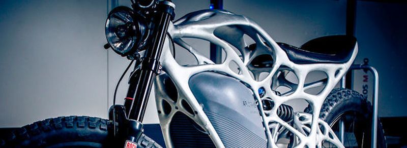 Das erste E-Motorrad aus dem Drucker: AP-Works zeigt mit dem „Light Rider“, was mithilfe der additiven Fertigung möglich wird. Der Rahmen des Motorrads wiegt gerade einmal 6 kg.