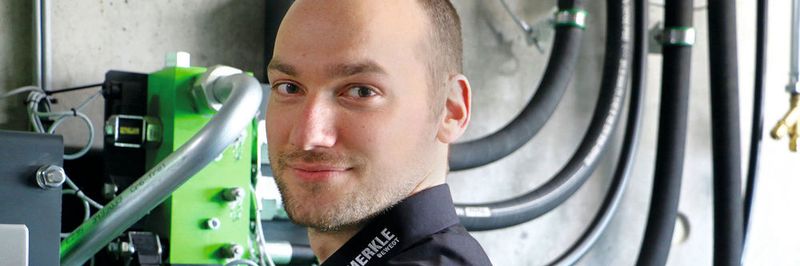 Philipp Santen at the company's specifically designed, very solid end position test bench.