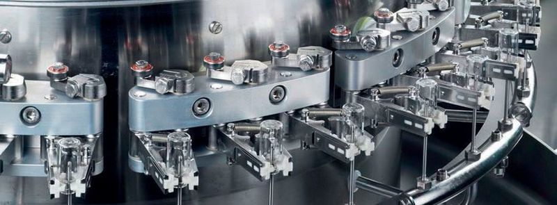 Before filling, the vials are washed in the RRN 2053 washing machine.
