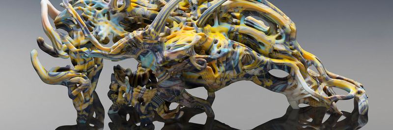 Das Kunstwerk "Wolfkiam" von Nick Ervinck, hergestellt mit dem 3D-Drucker J750 von Stratasys. Wolfkiam ist Teil der Kunstserie „The New Ancient“, deren Werke das Spannungsfeld von traditionellem Kunsthandwerk und moderner Technologie beleuchten wollen.