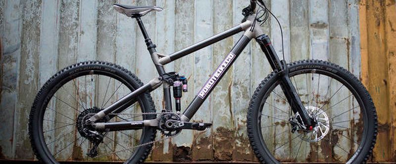 Brandneu ist das kundenspezifisch anpassbare Mountainbike vom britischen Start-up Robot Bike Company.