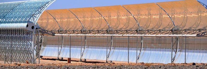 Solarkraftwerke wandeln die Energie der Sonne in Strom um. Ihre bevorzugten Standorte sind die Wüstenregionen.
