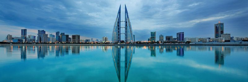 Bahrain hat eine Fläche von 750 km² und 1.234.571 Einwohner (2011).