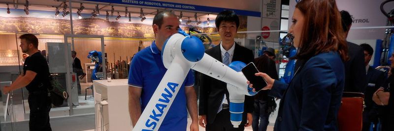 Auch bei Yaskawa gibt es kollaborierende Roboter zu sehen.